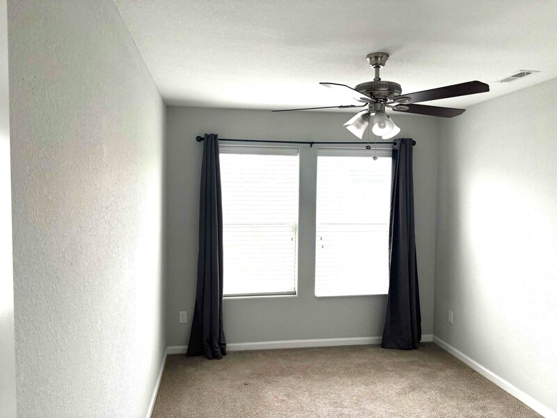 Building Photo - 923 E Ocean View Ave