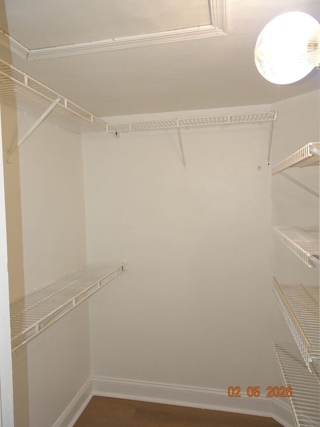 Building Photo - 3 Bedrooms, 2 Full Bathrooms Duplex