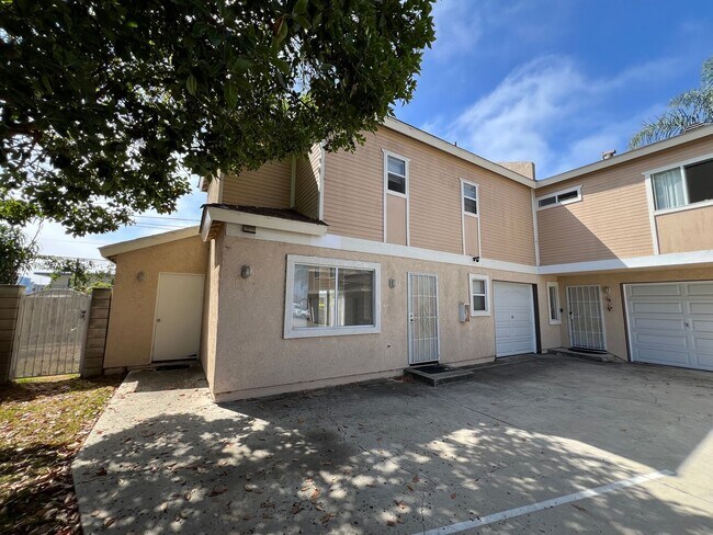 Building Photo - 702 Jay Cir