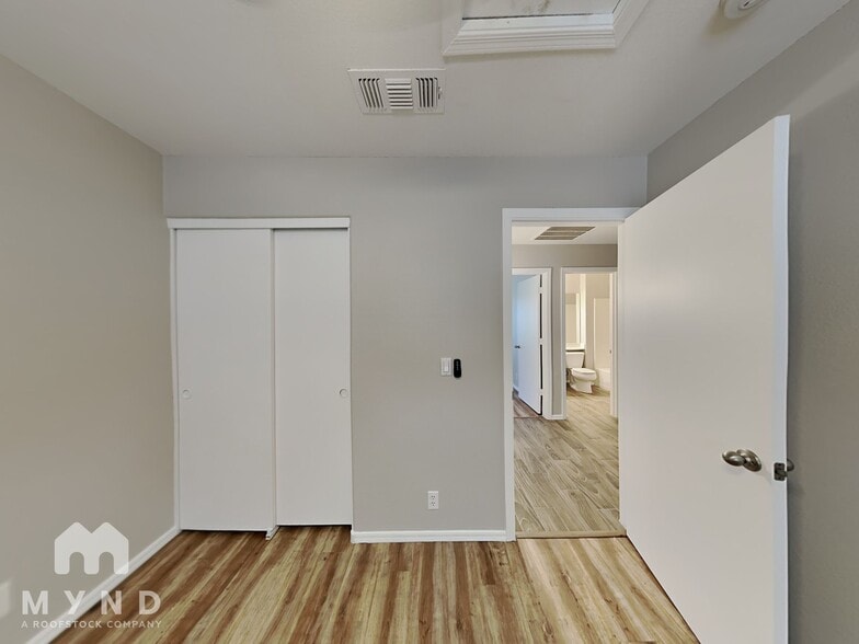 Building Photo - 2217 N 87th Dr