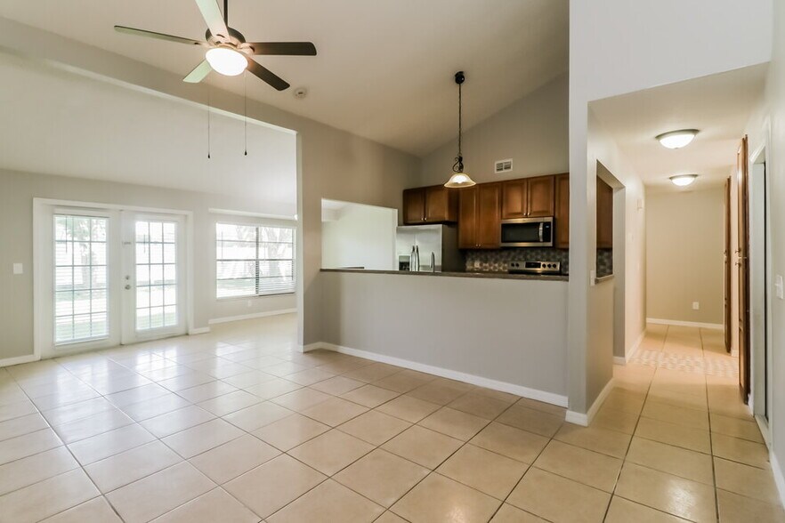 Building Photo - 18314 Swan Lake Dr