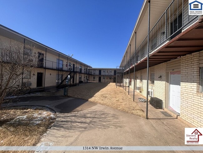 Building Photo - 1314 NW Irwin Ave