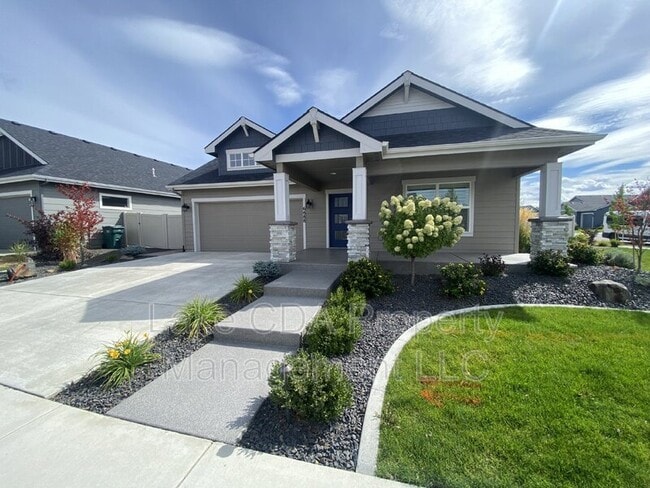 Primary Photo - 6888 N Proust Dr
