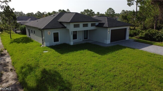 Building Photo - 847 Bell Blvd