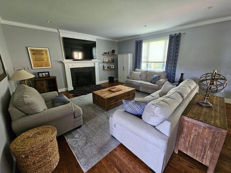 Building Photo - 25 Meridian Ridge Dr