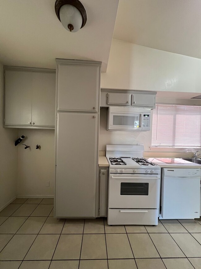 Building Photo - (APPLICATION PENDING) West Lancaster Home
