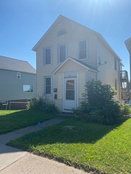 Primary Photo - 424 E 7th St