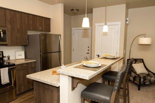 Building Photo - JUST REDUCED! Stunning 2 Bed / 2 Bath with...