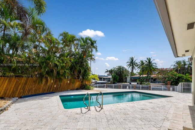 Building Photo - 12985 Ortega Ln