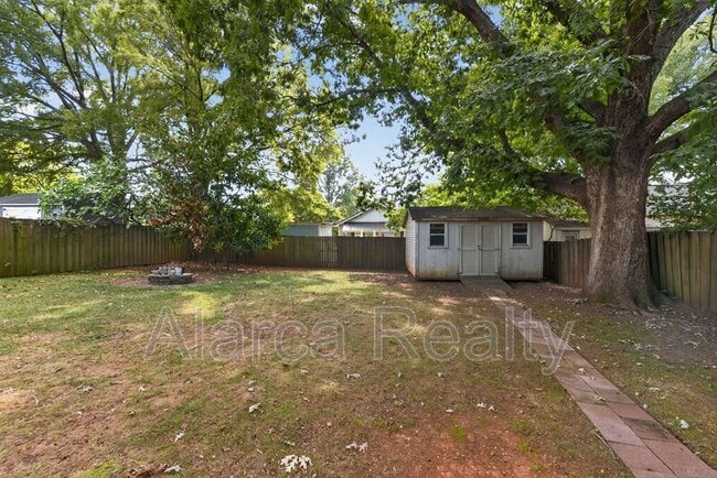 Building Photo - 207 Doster Ave
