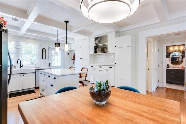 Building Photo - 45 Mortimer St SE