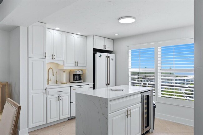 Building Photo - 4401 Gulf of Mexico Dr