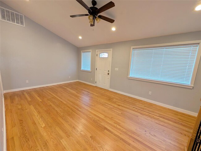 Building Photo - 509 S 3rd St