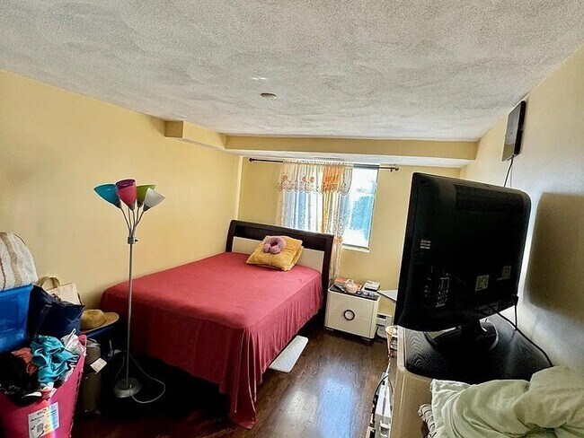 Building Photo - 205 Ferry St