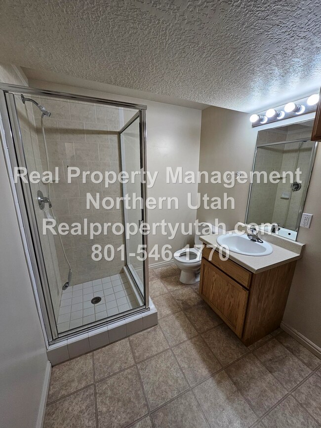 Building Photo - Beautiful 4 Bed 3 Bath Layton Home