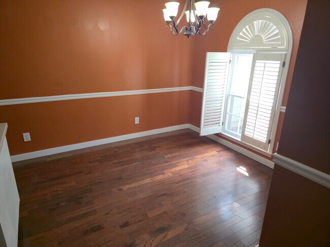 Building Photo - 127 Lauren Ln