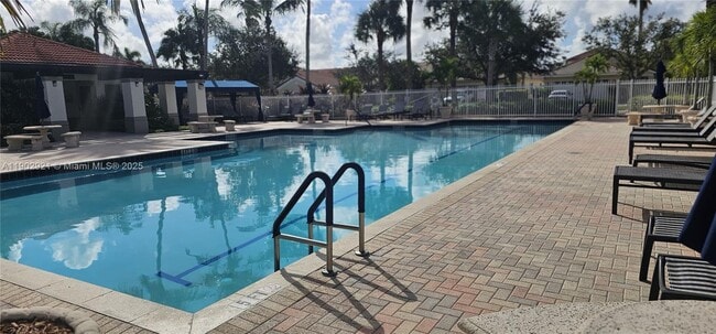 Building Photo - 1002 Sevilla Cir