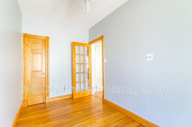 Building Photo - 261 Orange St