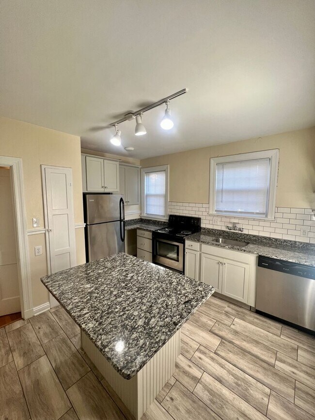 Building Photo - 4505 W Grace St