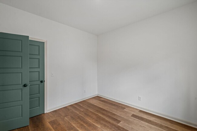Building Photo - 145 Waters Cir