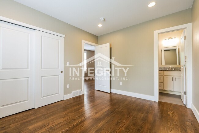 Building Photo - 3622 W 29th Ave