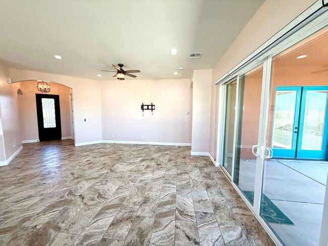 Building Photo - *Unfurnished- Stunning 2-Bedroom, 2.5-Bath...