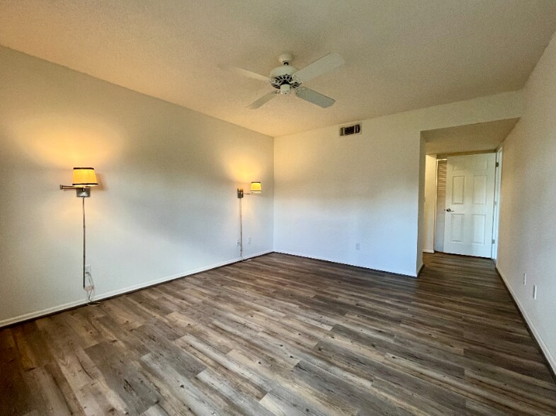 Building Photo - 431 Cerromar Ln