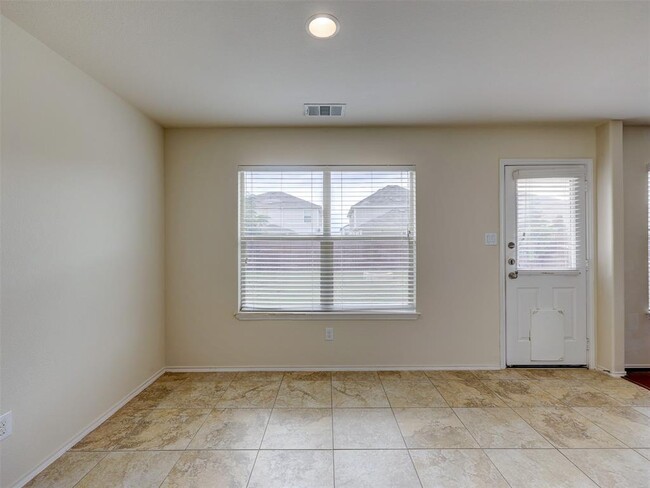 Building Photo - 180 Housefinch Loop