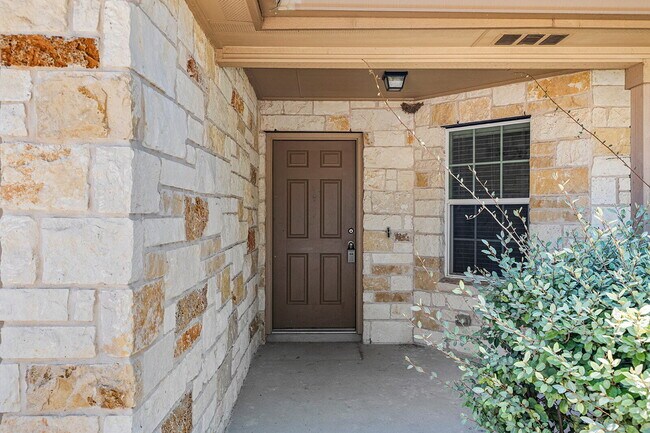 Building Photo - "Spacious 4-Bedroom Retreat in Schertz with 2.5 Baths!"