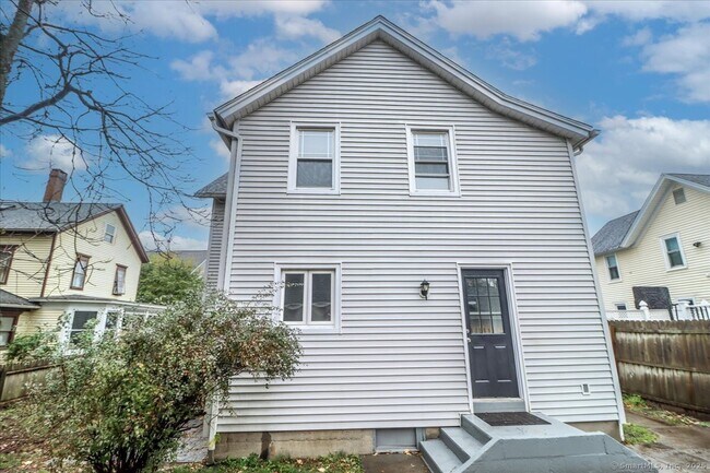 Building Photo - 9 Nicholas Square