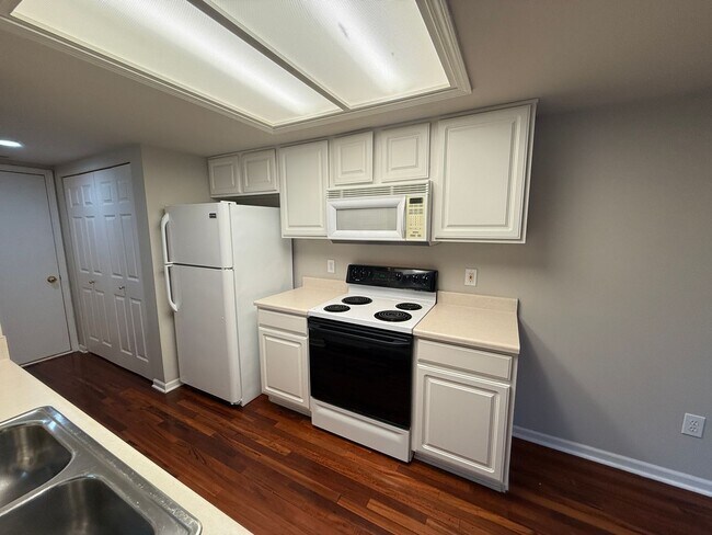 Building Photo - Condo for Rent by Capital Property Management