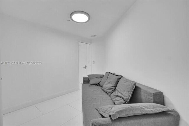 Building Photo - 475 Brickell Ave