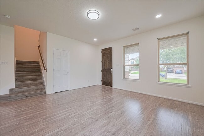 Building Photo - 3215 Laurel Bend Ln