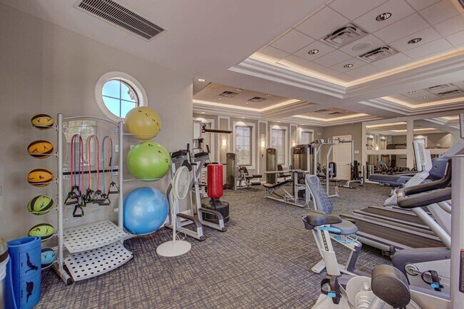 Building Photo - Spacious 5-Bedroom Home with Resort-Style ...