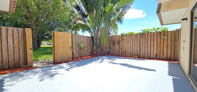 Building Photo - 539 Green Springs Pl