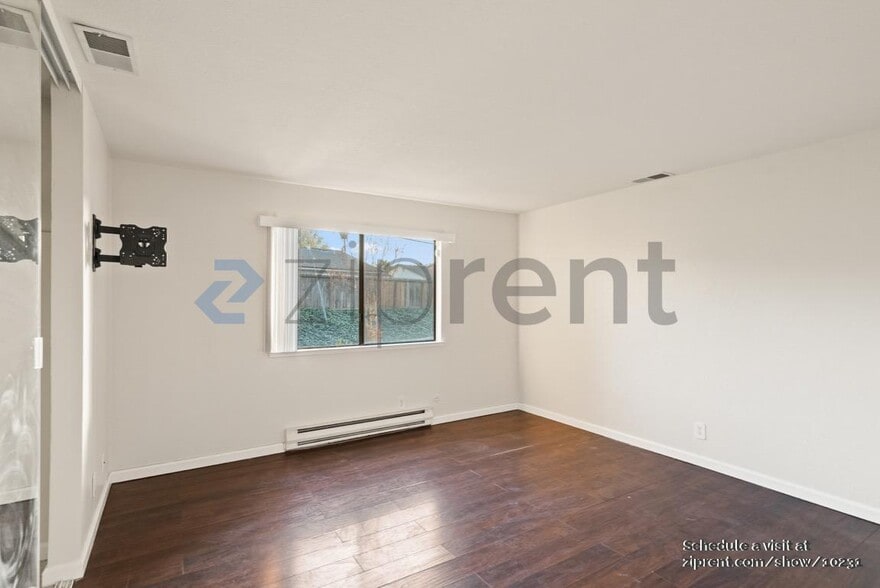 Building Photo - 2470 Poett Ln