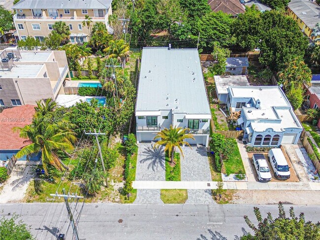 Building Photo - 325 SW 16th St