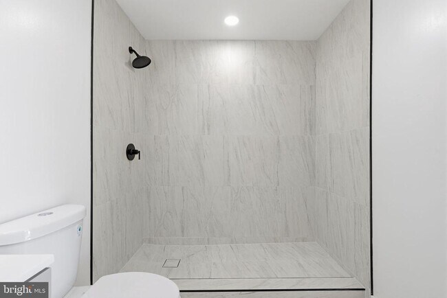 Building Photo - 68 Daffodil Ln