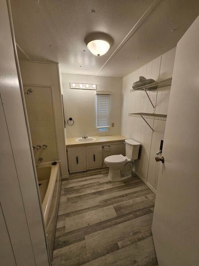 Building Photo - 2 Bedroom Single Wide Mobile in Bullhead City