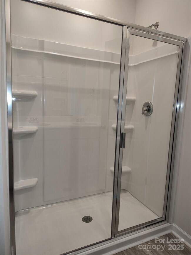 Building Photo - 1404 Secrest Cmns Dr