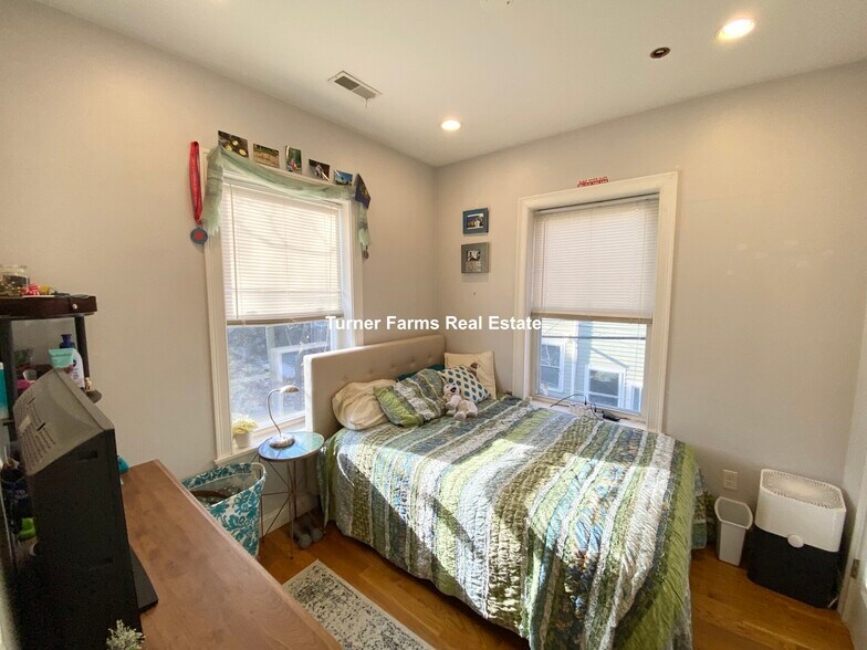 Building Photo - 721 Parker St