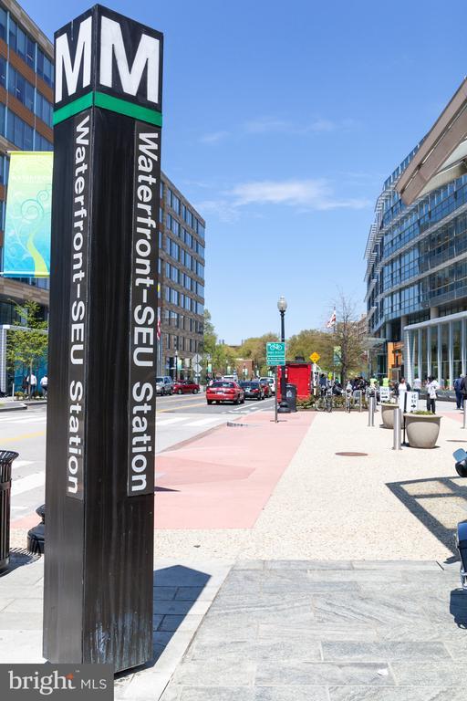 Building Photo - 1425 4th St SW