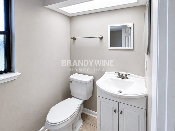 Building Photo - 616 Pembridge Dr W