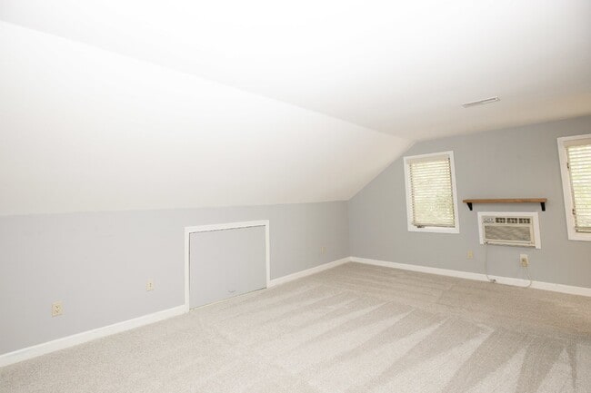 Building Photo - Cottage life in Southern Pines