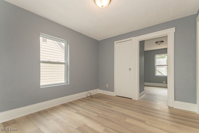 Building Photo - 3724 W 41st St