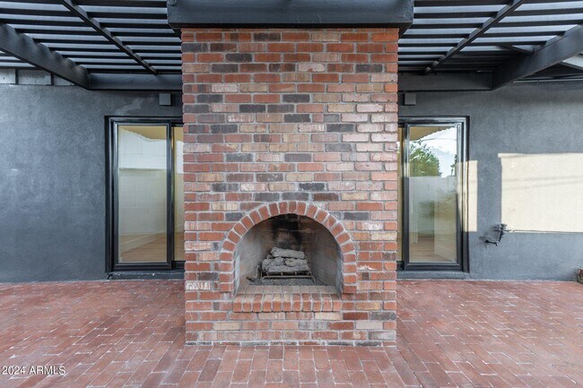 Building Photo - 1643 W Griswold Rd