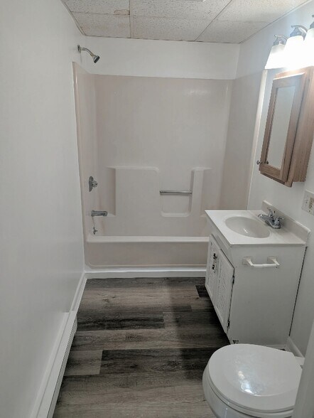 Building Photo - 1064-1068 Main St