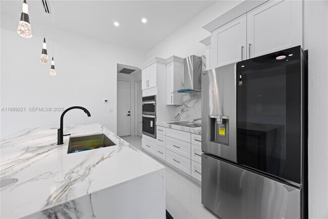 Building Photo - 3111 W 17th St