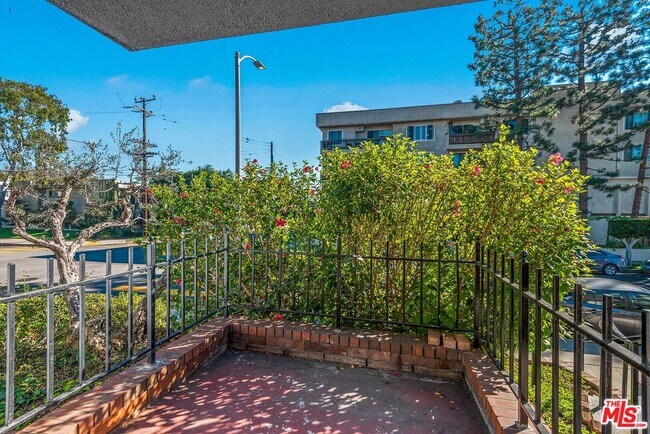 Building Photo - 8105 Redlands St