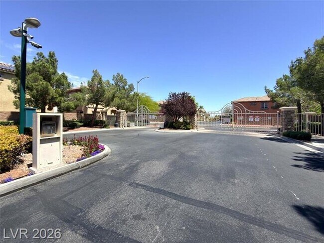 Building Photo - Inviting 3-Bedroom Home with Oversized Loft in Gated Southwest Community